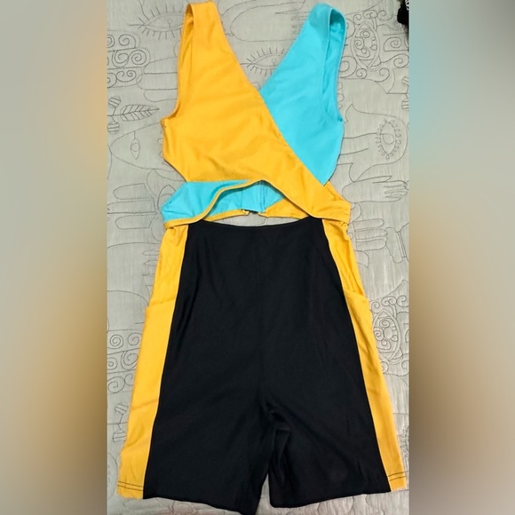 NWT Outdoor Voices SplashKnit 6" Bodysuit XS Colorblock Black, Teal, and Yellow - Picture 7 of 12
